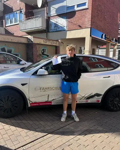 Bestandene Führerscheinprüfung bei Fahrschulwerk Kiel