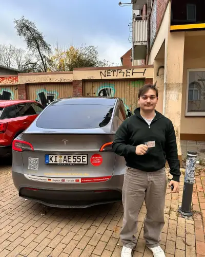 Bestandene Führerscheinprüfung bei Fahrschulwerk Kiel