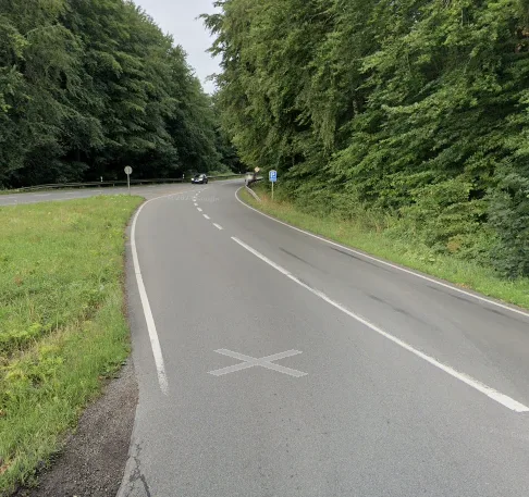 Prüfungsstelle in Kiel: Einfädeln von links nach rechts (Flintbek)