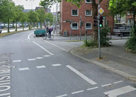 Prüfungsstelle in Kiel: Grünpfeil – richtig verhalten