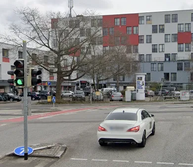 Prüfungsstelle in Kiel: Nach der Ausfahrt rechts