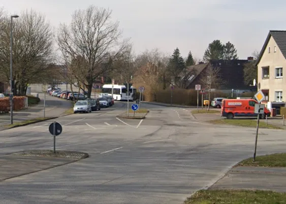 Prüfungsstelle in Kiel: Poppenrade – abknickende Vorfahrt